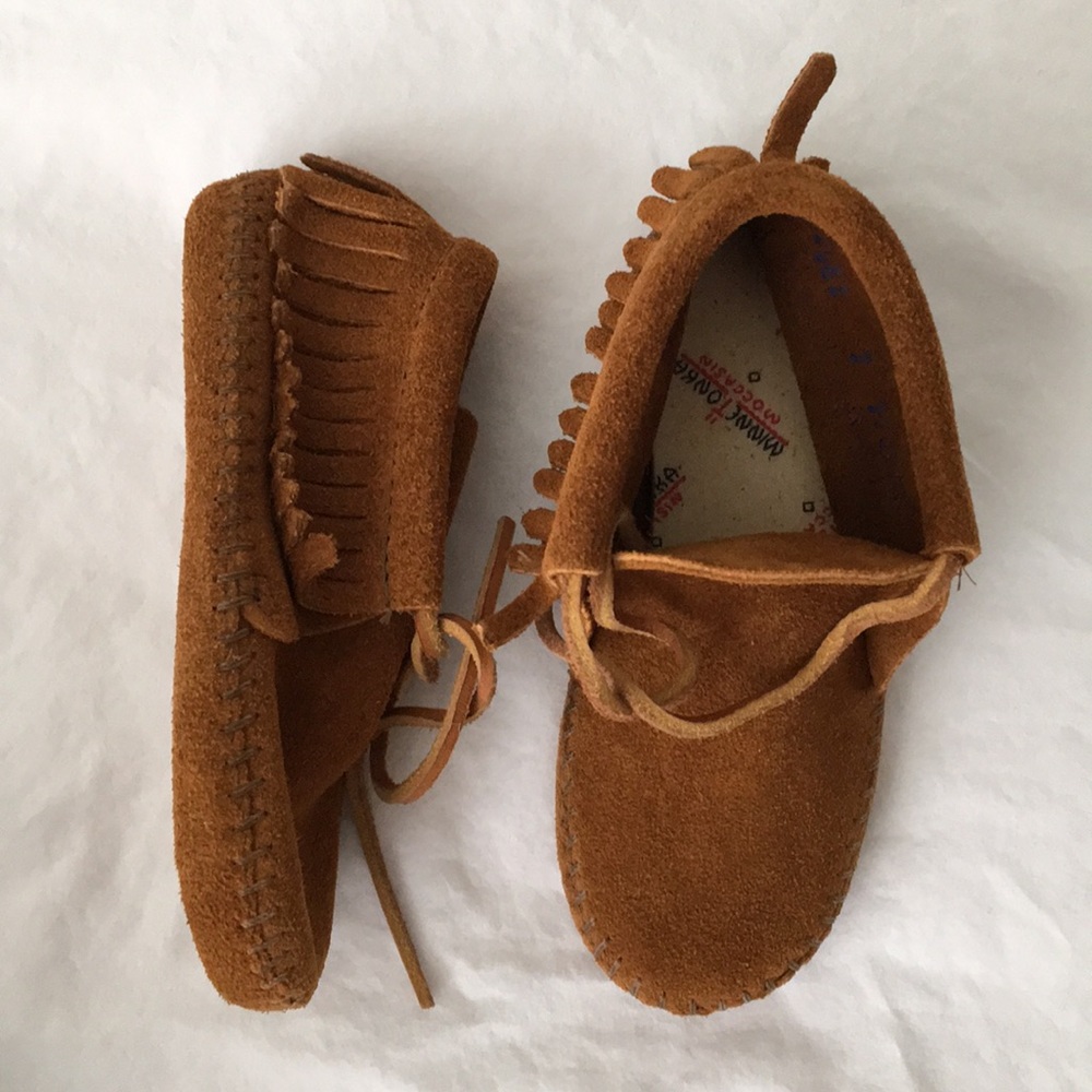 Kids Minnetonka Fringe Bootie | Size 9